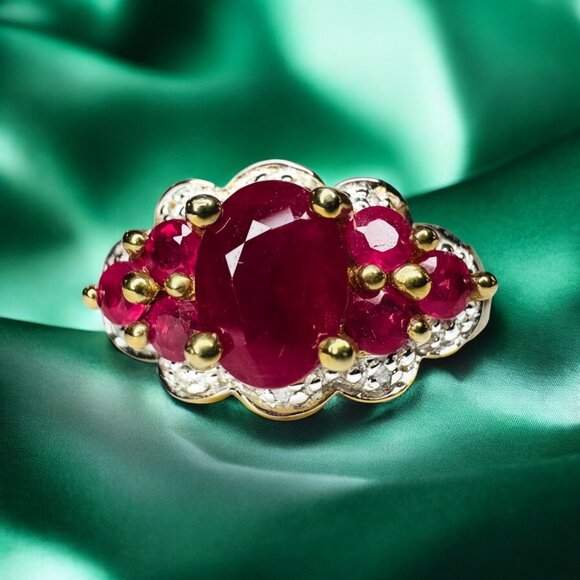 Unbranded Jewelry - VINTAGE- 10k Gold -Natural Burmese Ruby & Diamond Ring- 1.25cttw -Size 6-Cluster